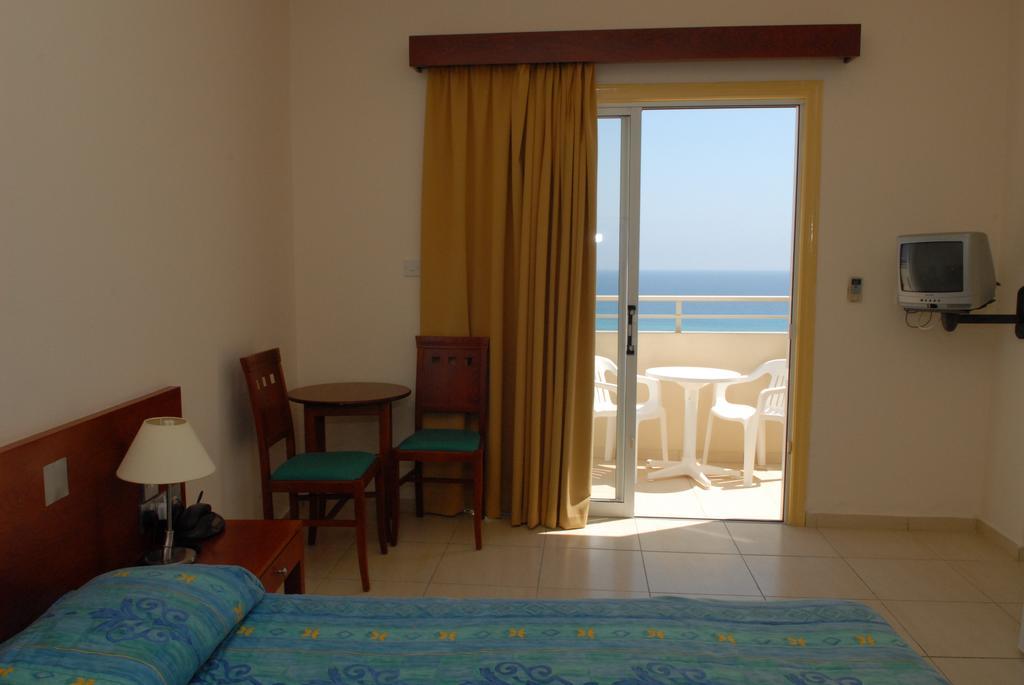 Iris Beach Hotel Protaras Zimmer foto